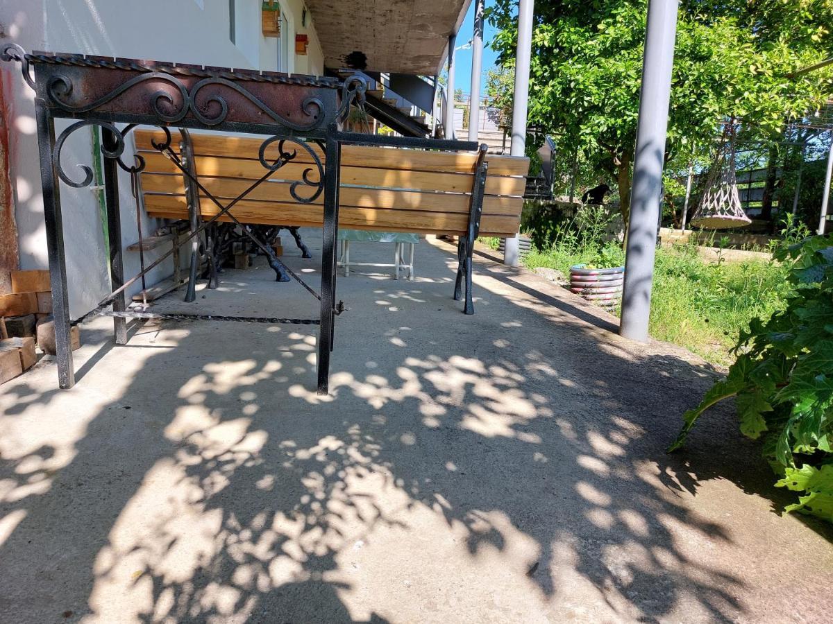 Lakeside Green Balcony Home Tskaltubo Bagian luar foto