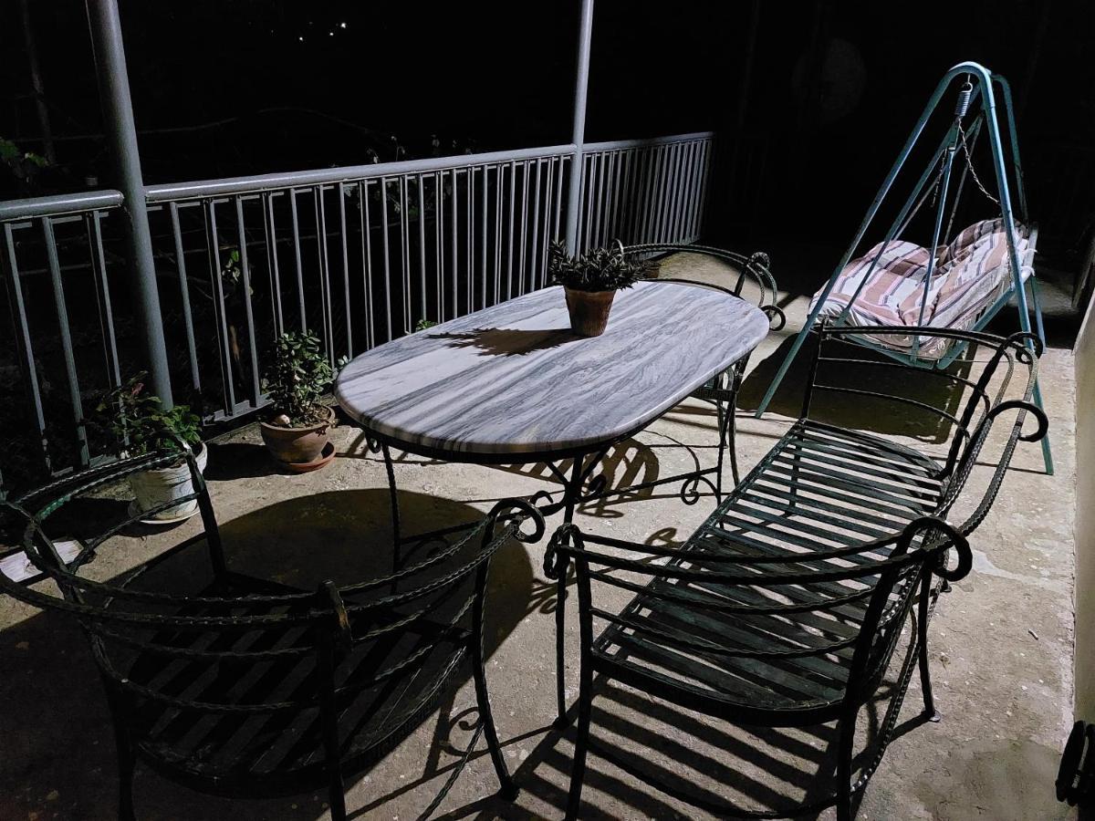 Lakeside Green Balcony Home Tskaltubo Bagian luar foto