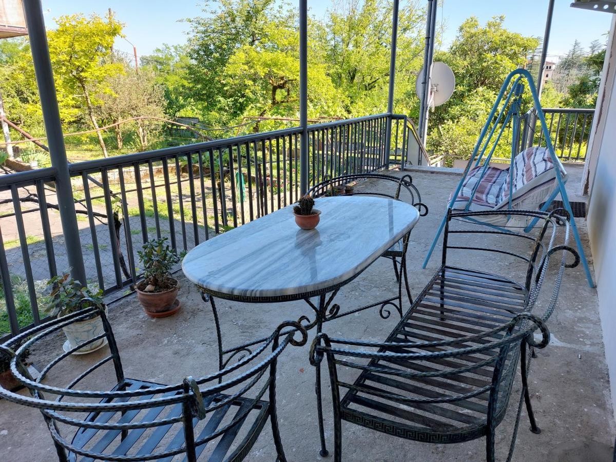Lakeside Green Balcony Home Tskaltubo Bagian luar foto